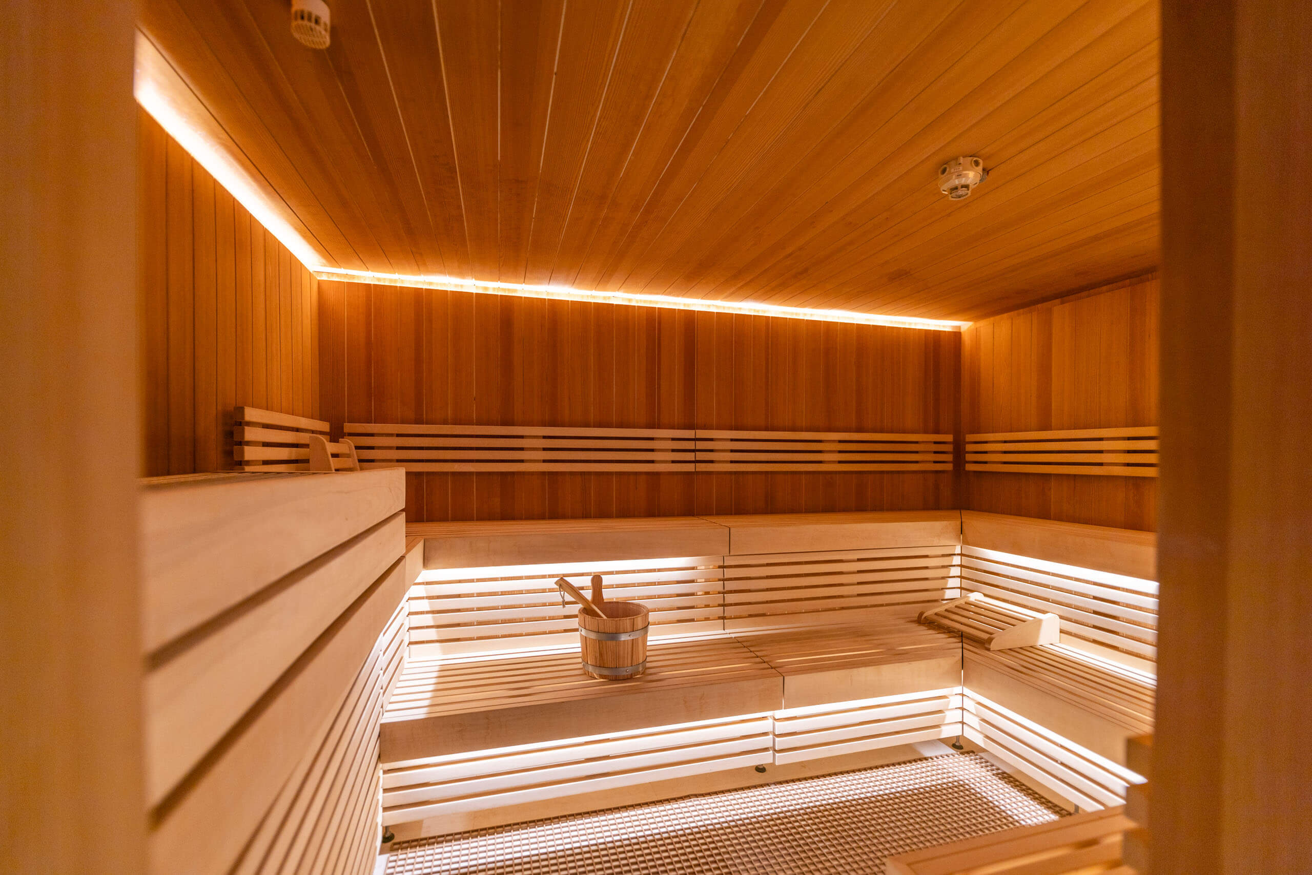 Finnische Sauna mit angenehmem Stimmungslicht im Hotel Stein.